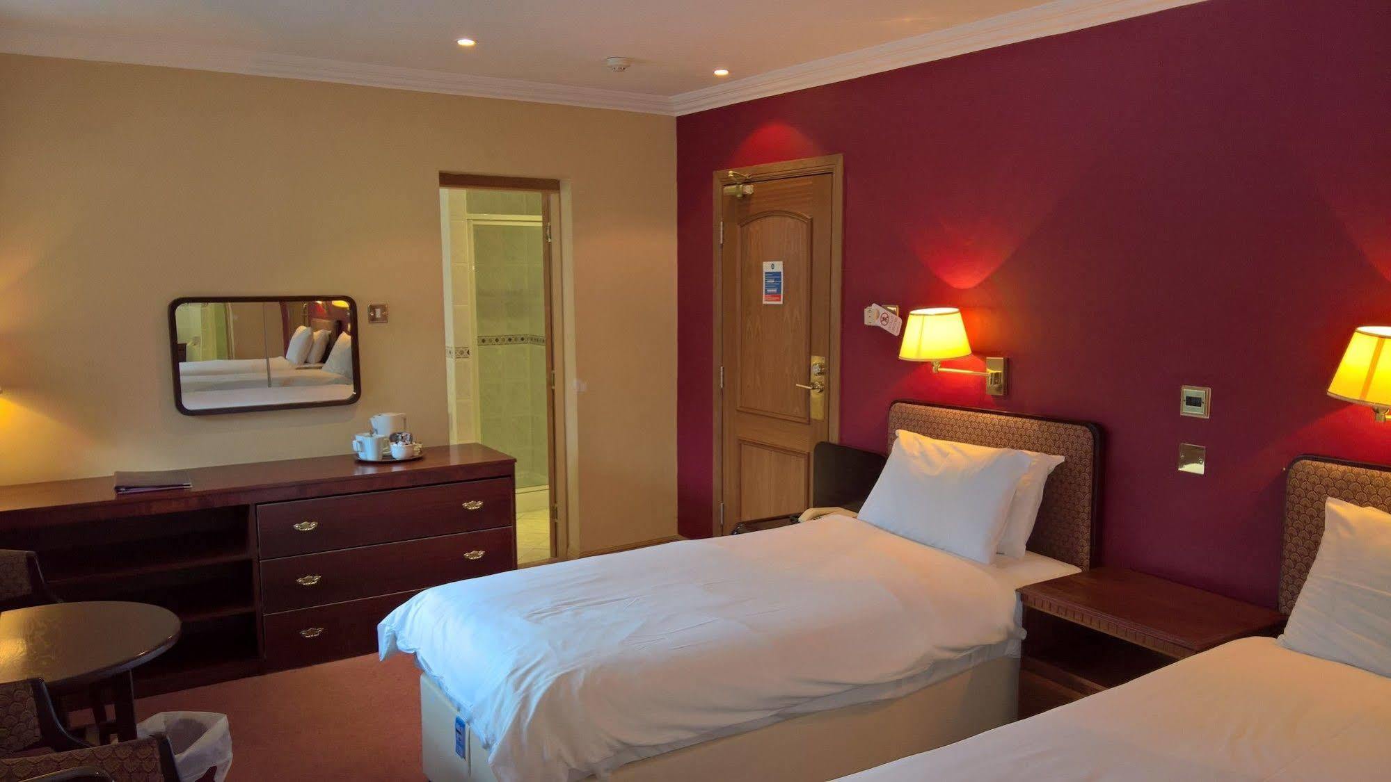 Dean Park Hotel Kirkcaldy Esterno foto